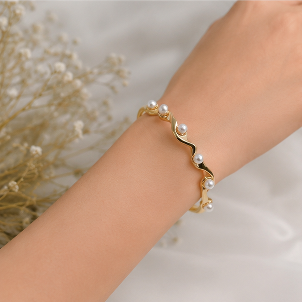 Elegant Pearl Wave Bracelet
