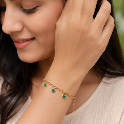 Elegant Heart Charm Gold Bracelet – Green Enamel Dangle Design