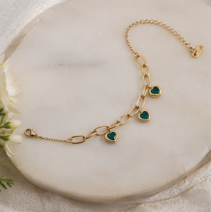 Elegant Heart Charm Gold Bracelet – Green Enamel Dangle Design