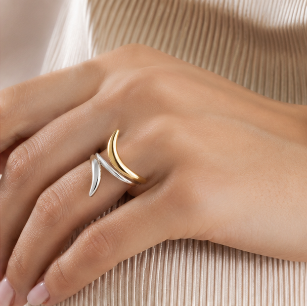 Modern Dual Tone Curved Ring – Gold & Silver Minimal Sculptural Design